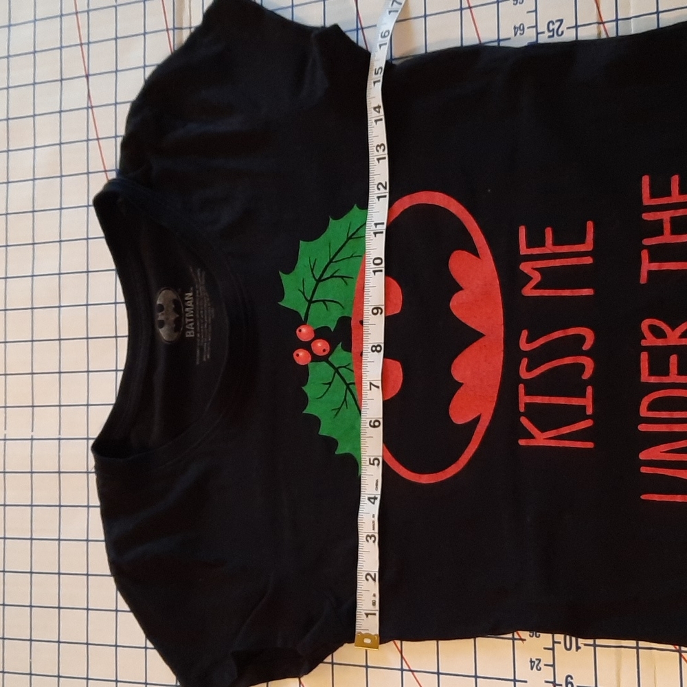 Batman Christmas T-shirt - Picture 4 of 4